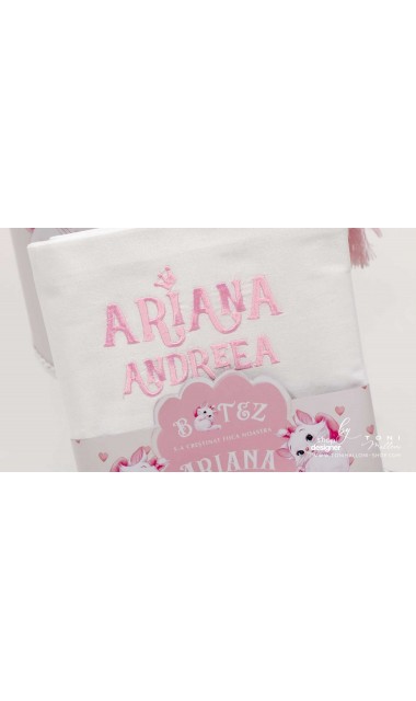 Trusou de botez roz brodat inspirat din desenul animat Pisicile Aristocrate cu pisica Marie 33